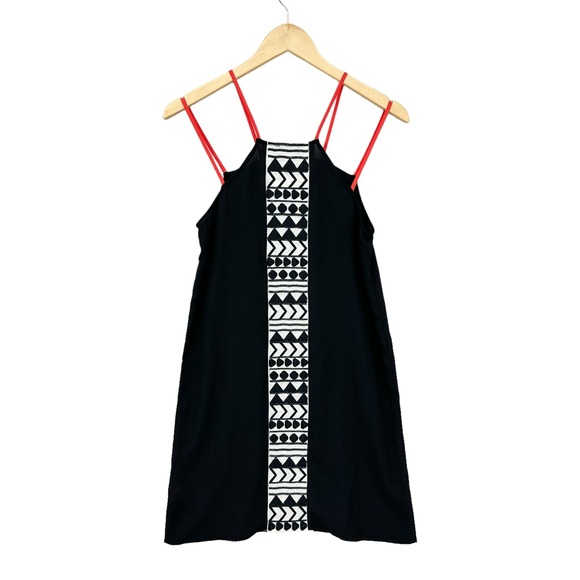 New THML Dress Shift Black Red Embroidered Sleeveless Sheer Unlined - Picture 2 of 7